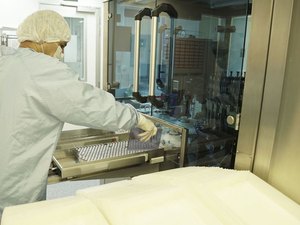 Fiocruz entrega vacinas contra covid-19 produzidas no Brasil