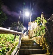 Traficantes fogem por córrego e deixam maconha e arma na Grota da Bruxa