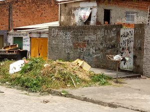 Prefeitura cobra empresa responsável por coleta de lixo após reclamações de moradores