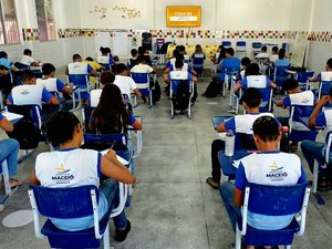 Plenarinho aplica redações para 4700 estudantes de escolas de Maceió