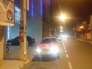 Farmácia é alvo de assalto na rua Domingos Correia