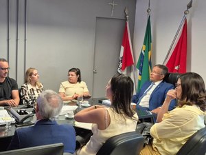 MPAL cobra solução para caixas elétricas em estado crítico em condomínio de Maceió