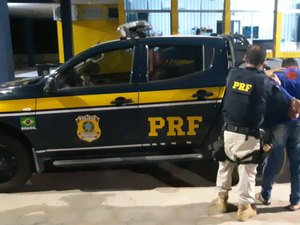 PRF prende homem com mandado de prisão por homicídio em São Sebastião