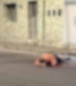 Homem é morto a tiros durante a madrugada no bairro Ponta Grossa, em Maceió