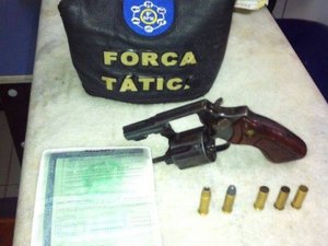 Após troca de tiros, polícia prende três acusados