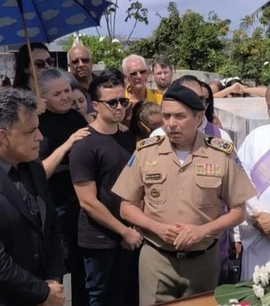 Comandante da PM emociona em homenagem a coronel que morreu após mal súbito