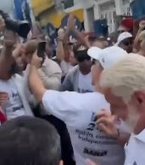 Integrantes do PT são recebidos com vaias em evento público na Bahia