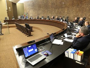 Em ação inédita, parlamentar representa os cidadãos em sessão do TJ