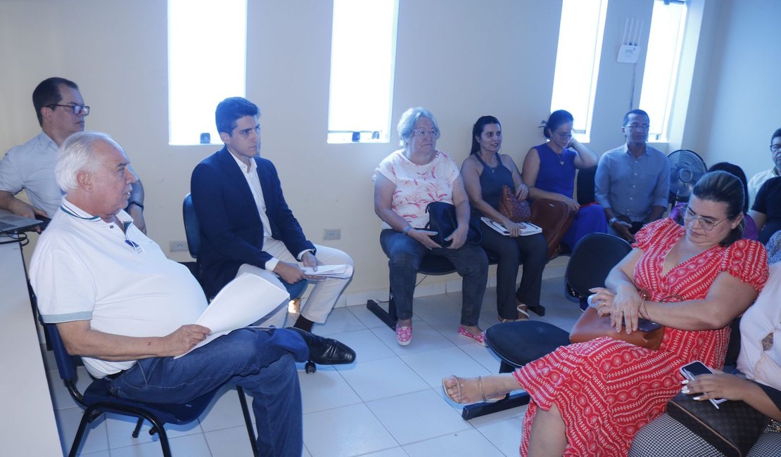 Prefeito de Maragogi se reúne com professores para atualizar situação sobre precatórios