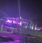 Jovem com mandado de prisão em aberto é preso em bloco no bairro Benedito Bentes