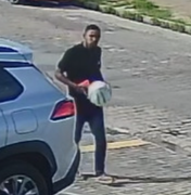 [Vídeo] Homem furta motocicleta em plena luz do dia no bairro do Poço, em Maceió