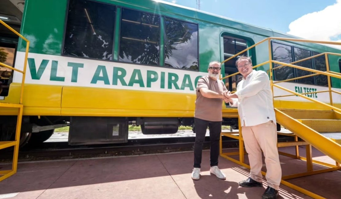 [Vídeo] Prefeito e ministro acompanham primeiro teste do VLT de Arapiraca