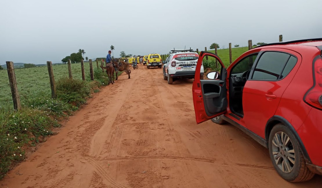 Ladrões são presos e carro da polícia capota durante ação em Arapiraca