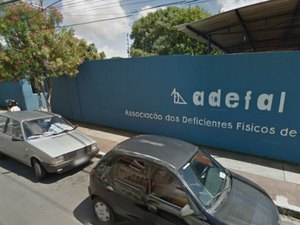 Em Maceió, cadeirante fica ferido ao cair de ônibus em movimento 