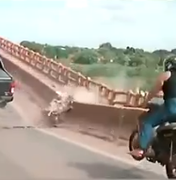 Novo vídeo mostra caminhões e moto arremessados após ponte ruir entre TO e MA