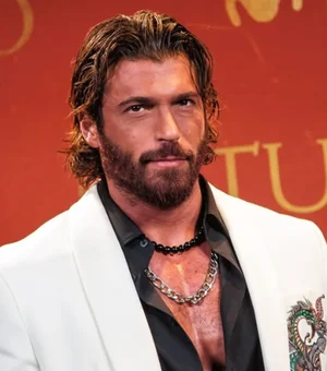 Galã turco, Can Yaman desabafa após ser detido em operação antidrogas