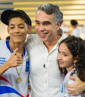 Rafael Brito celebra queda histórica no analfabetismo e reforça importância do Vem que Dá Tempo