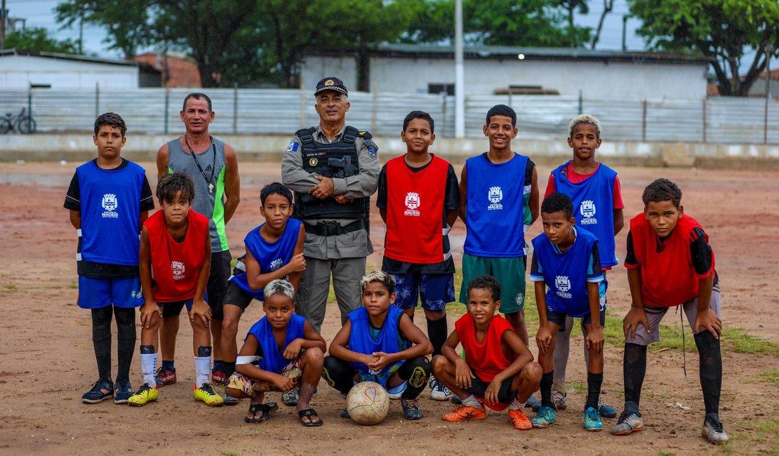 Militar aposta no esporte para mudar a vida de jovens da orla lagunar de Maceió