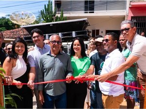 Prefeito Déo entrega obras para população de Japaratinga