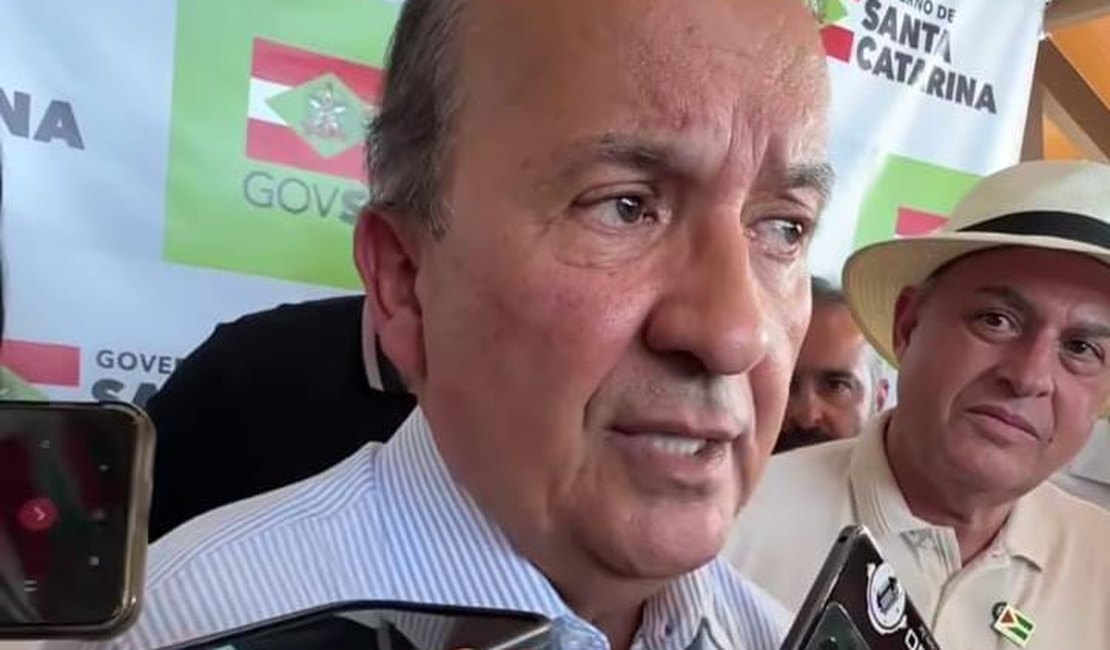 Governador chama Renan Filho de “velhaco” após críticas sobre obras em Santa Catarina