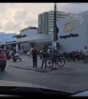 [Vídeo] Quatro pessoas ficam feridas em acidente de trânsito no bairro Jatiúca