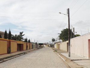 Motocicleta com registro de roubo é abandonada em via pública