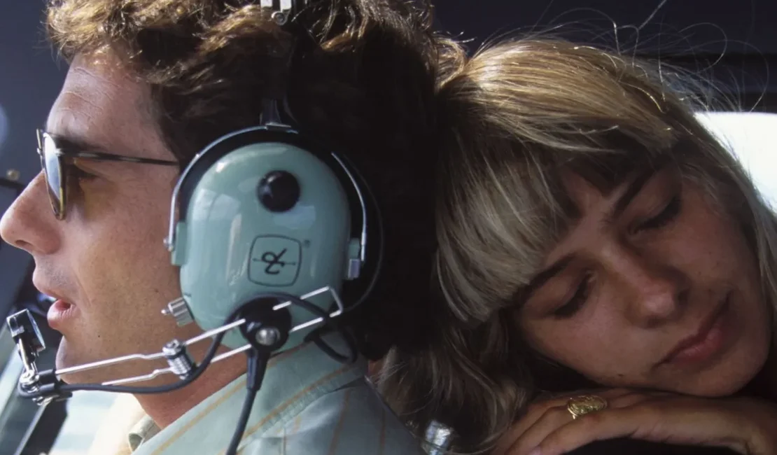 Adriane Galisteu deixa mensagem para família de Ayrton Senna em série