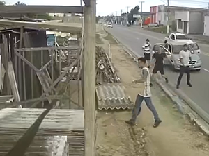 [Vídeo] Torcedores do CSA são vítimas de agressão a caminho do estádio Rei Pelé no bairro Santa Amélia