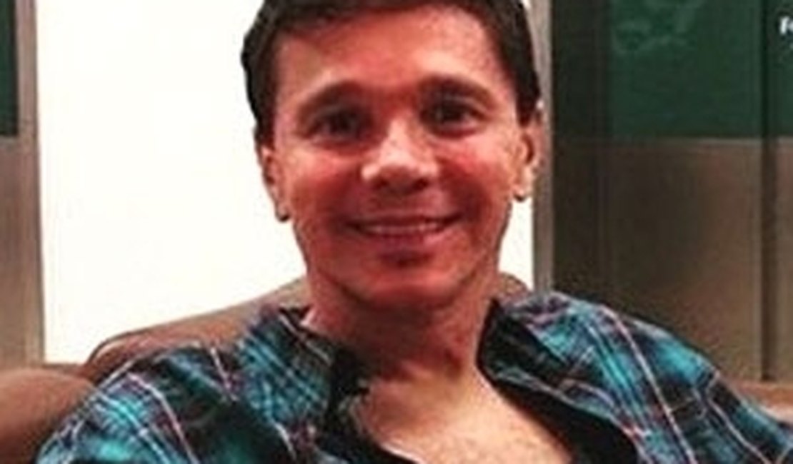 Cantor Netinho recebe alta do hospital após cirurgia: 'maravilha'