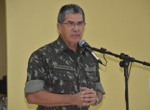 Oficiais da PM prestigiam palestra do comandante militar do Nordeste para a Adesg/AL