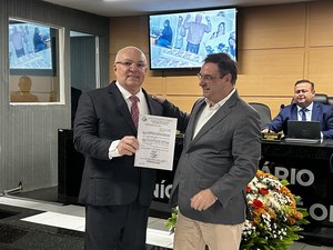 Josenildo Souza recebe título de Cidadão Honorário de Arapiraca em cerimônia concorrida