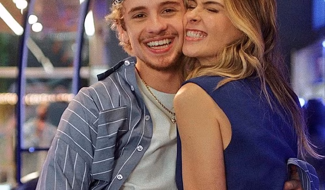 Ana Paula Renault comemora aniversário de Juliano Floss e diz: 'Sua mãe de reality para a vida'