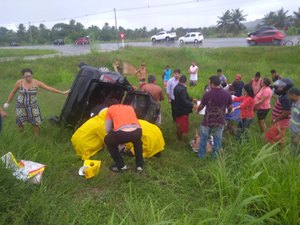 Colisão entre veículos deixa cinco feridos na AL-101 Sul