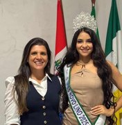 Prefeita Marcela Gomes aclama Anthonelly Virgínia como Miss Novo Lino