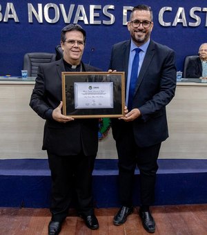 Leonardo Dias entrega Título de Cidadão Honorário de Maceió a Dom Beto Breis