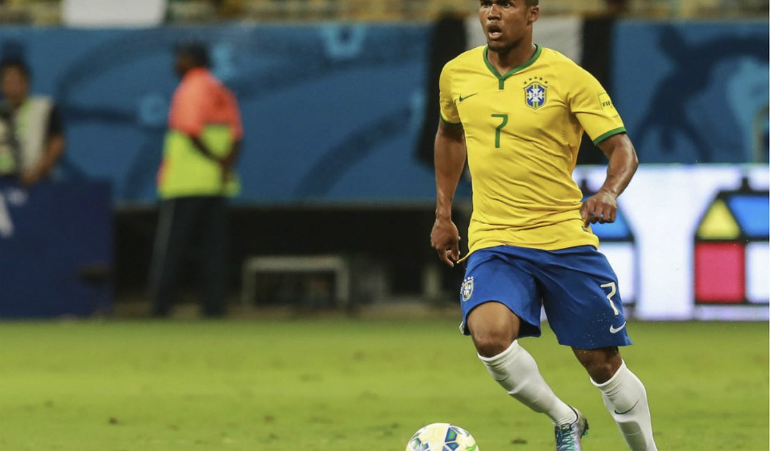 Douglas Costa faria concessões pensando em retorno ao Grêmio