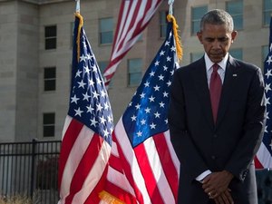Não podemos permitir que nos dividam, diz Obama em cerimônia