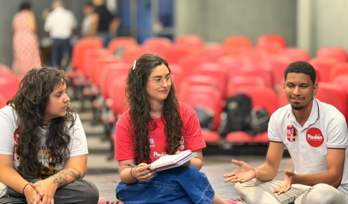Teca Nelma percorre grêmios estudantis para ouvir a juventude de Alagoas