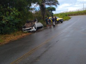 Capotamento em Japaratinga deixa um ferido