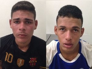 Dupla acusada de assaltos é presa com arma branca e motocicleta roubada 