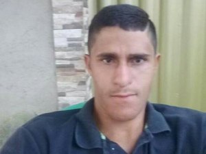 Jovem é perseguido e morto a tiros em sua própria casa