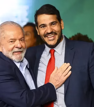 Lula diz que vai insistir na indicação de Messias para STF