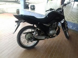 Denúncia anônima faz polícia recuperar moto roubada