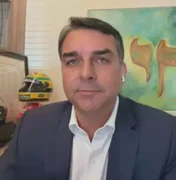 Flávio Bolsonaro publica diplomas após polêmica com pós-graduação