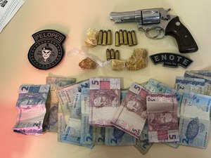 Polícia efetua prisão e apreende arma, munição e dinheiro durante operação em Penedo