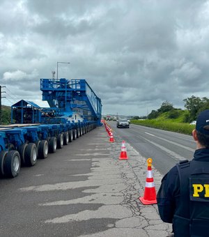 PRF realiza escolta do segundo transformador gigante em direção a Paraíba