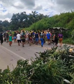 Trecho da rodovia BR-101 é liberado após fim de protesto em Joaquim Gomes