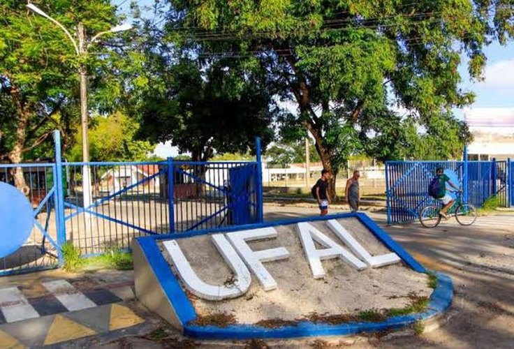 Professores, técnicos e alunos relatam desespero com os cortes financeiros na UFAL