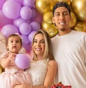 Filha de craque alagoano tem braço preso em elevador: 'Foi desesperador'