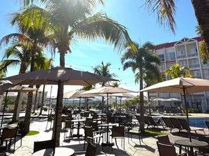 Homem morre após se engasgar durante competição de comer melancia em resort